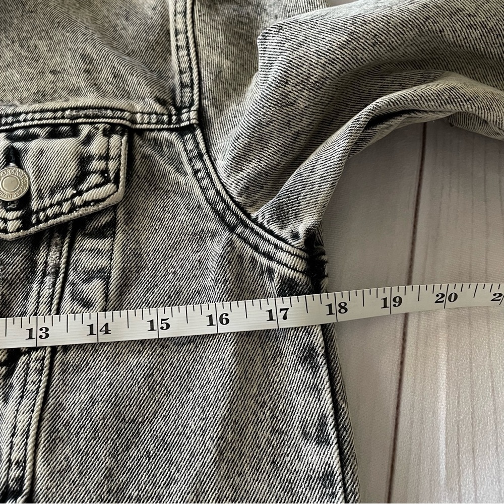 NWOT Vervet Escala Denim Jacket Women’s M Black Acid Wash Classic Crop Fit - Picture 13 of 16